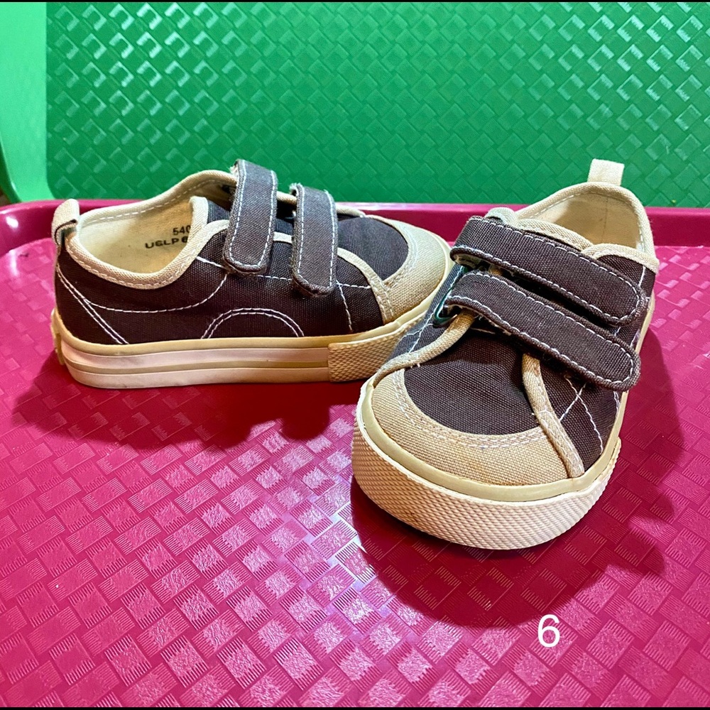 Gap Velcro shoes